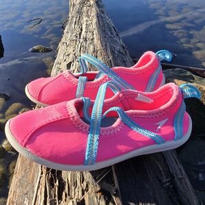 Pink Speedo Kid Size 9-10 (L) Water Shoes Mary Jane Style with Blue Accents